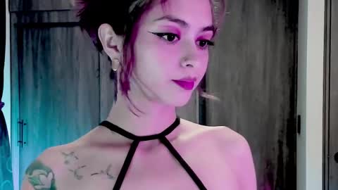 Leyla online show from December 2025 08:06:02 PM