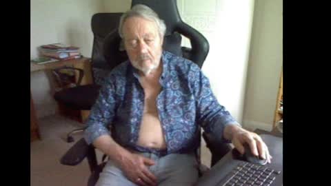 erasmus_d online show from April 2026 05:00:02 PM