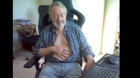 erasmus_d online show from April 2026 04:23:02 PM