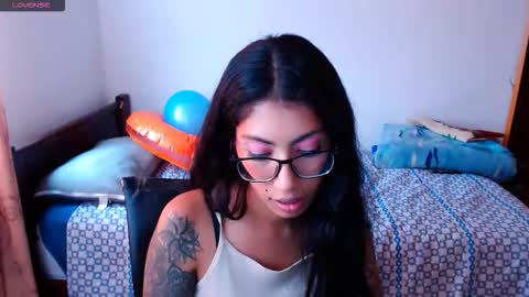 Snapshot of eren_mikasa chatting on November 2025 06:28:02 PM sofia online show from November 2025 06:28:02 PM