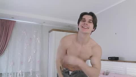 Snapshot of eric_crush chatting on March 2026 04:18:01 AM Eric Crush online show from March 2026 04:18:01 AM