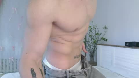 Snapshot of eric_crush chatting on April 2026 04:02:02 AM Eric Crush online show from April 2026 04:02:02 AM