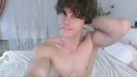 Snapshot of eric_crush chatting on April 2026 04:10:02 AM Eric Crush online show from April 2026 04:10:02 AM