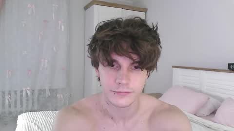 Snapshot of eric_crush chatting on April 2026 03:48:01 AM Eric Crush online show from April 2026 03:48:01 AM