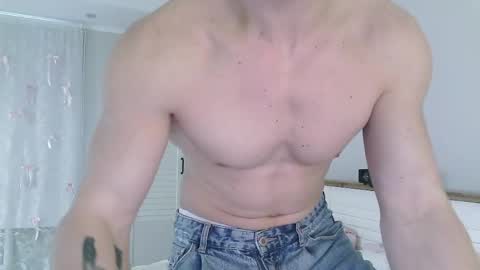 Snapshot of eric_crush chatting on April 2026 07:14:01 AM Eric Crush online show from April 2026 07:14:01 AM