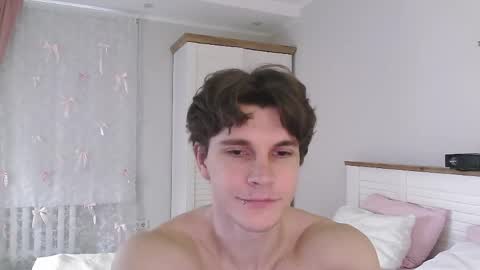 Snapshot of eric_crush chatting on April 2026 04:04:02 AM Eric Crush online show from April 2026 04:04:02 AM