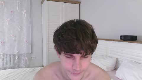 Snapshot of eric_crush chatting on April 2026 03:53:01 AM Eric Crush online show from April 2026 03:53:01 AM