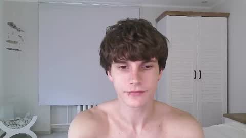 Snapshot of eric_crush chatting on June 2026 04:32:02 AM Eric Crush online show from June 2026 04:32:02 AM