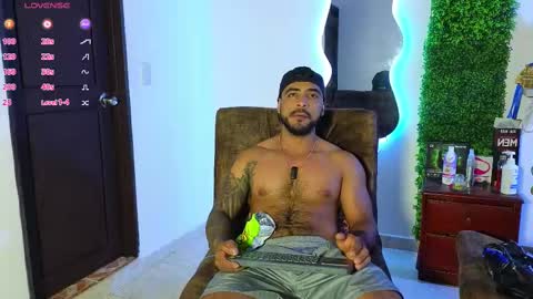 Snapshot of eric_harrison1 chatting on February 2025 10:43:01 PM Brayan online show from February 2025 10:43:01 PM