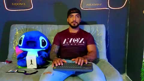 Snapshot of eric_harrison1 chatting on November 2025 10:04:02 PM Brayan online show from November 2025 10:04:02 PM