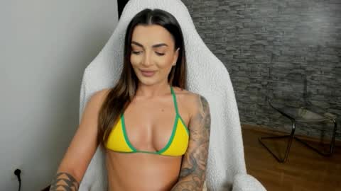 Snapshot of erica_xoo chatting on November 2025 12:49:01 PM Riaaa online show from November 2025 12:49:01 PM