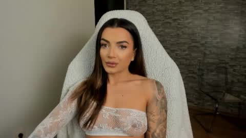 Snapshot of erica_xoo chatting on November 2025 05:51:01 AM Riaaa online show from November 2025 05:51:01 AM