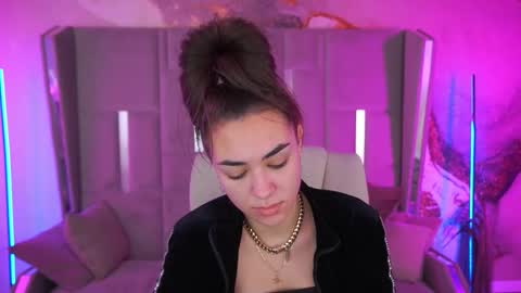 Erica online show from October 2025 06:03:01 AM