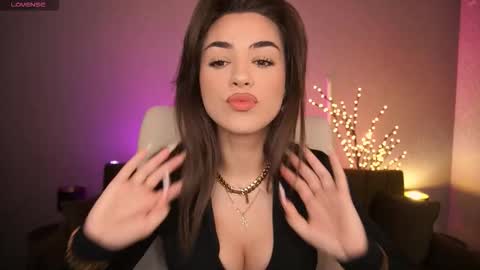 Erica online show from November 2025 06:52:01 AM