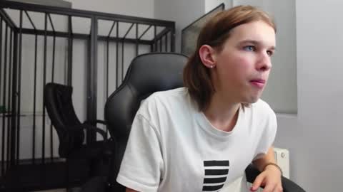 Snapshot of erick_grant chatting on October 2025 05:10:02 PM ERICK GRANT online show from October 2025 05:10:02 PM