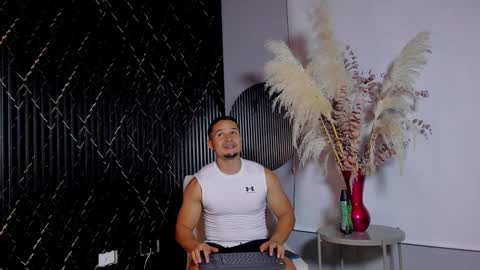 Snapshot of erickdowell chatting on February 2025 02:38:02 AM Erick online show from February 2025 02:38:02 AM