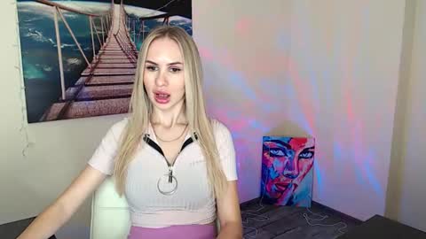 Erika online show from October 2025 11:43:01 AM