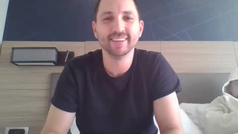 Snapshot of erilly chatting on December 2025 08:17:01 PM e online show from December 2025 08:17:01 PM