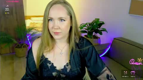 Snapshot of erinmilk chatting on June 2026 07:51:02 PM Erin online show from June 2026 07:51:02 PM