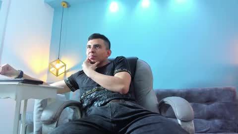 Snapshot of eross_santy chatting on September 2025 01:11:02 PM Eross online show from September 2025 01:11:02 PM