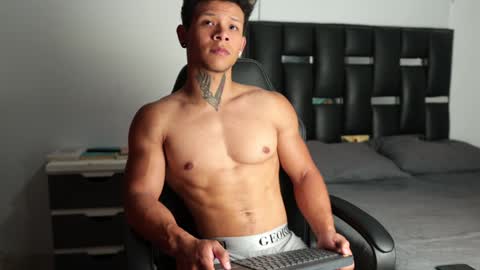 Snapshot of erosscott chatting on February 2025 06:10:01 PM Eros online show from February 2025 06:10:01 PM