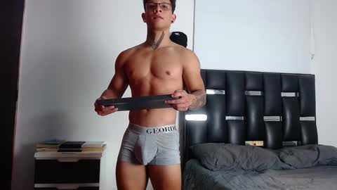 Snapshot of erosscott chatting on November 2025 06:29:01 PM Eros online show from November 2025 06:29:01 PM