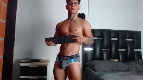 Snapshot of erosscott chatting on November 2025 06:52:02 PM Eros online show from November 2025 06:52:02 PM