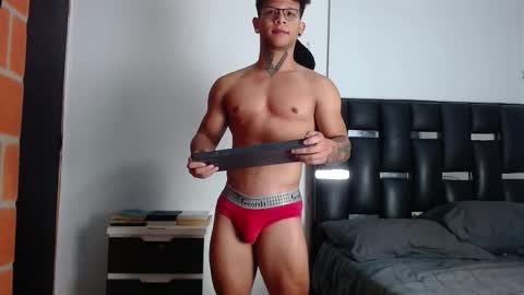 Snapshot of erosscott chatting on December 2025 11:00:02 PM Eros online show from December 2025 11:00:02 PM