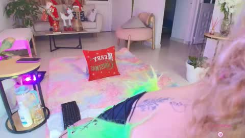 TINY  online show from November 2025 03:51:02 AM