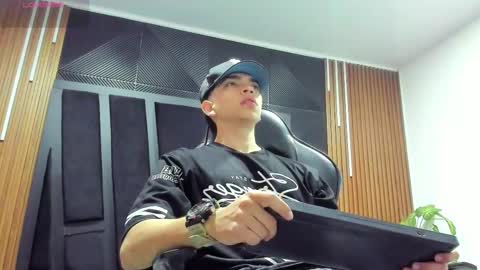 Snapshot of eryonbradley chatting on October 2025 11:17:01 AM Eryon online show from October 2025 11:17:01 AM