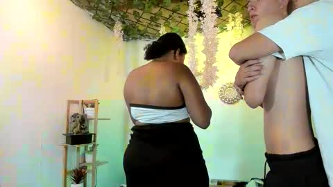 Snapshot of escarlet_hot06 chatting on February 2026 01:48:02 AM escarlet_hot06 online show from February 2026 01:48:02 AM