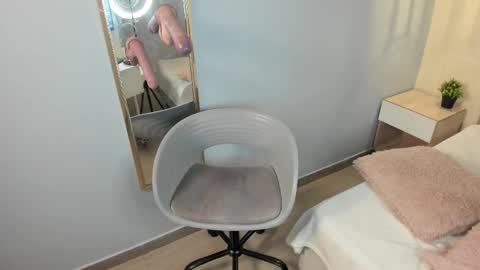 Escarlet online show from February 2025 03:30:01 PM