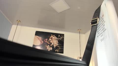 Escarlet online show from March 2025 04:39:02 PM