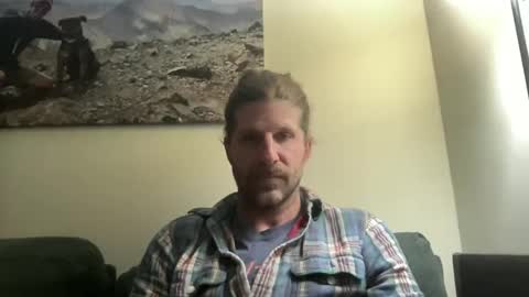 Snapshot of esinking24 chatting on December 2024 01:47:01 AM esinking24 online show from December 2024 01:47:01 AM