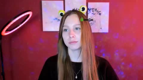 esme_moore_ online show from October 2025 08:45:02 AM