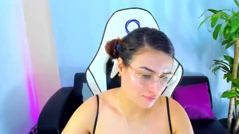 Esmeralda online show from February 2025 10:10:02 PM