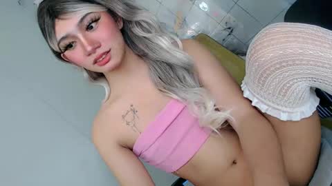 esmeralda28x online show from June 2026 10:45:01 PM