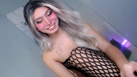 esmeralda28x online show from July 2026 12:32:02 AM