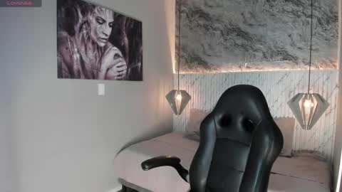 Esmeralda online show from April 2026 07:41:01 PM