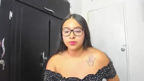 Snapshot of esmeralda_diaz_ chatting on February 2026 06:01:02 AM esmeralda_diaz_ online show from February 2026 06:01:02 AM