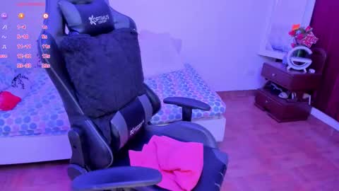 Snapshot of esmeralda_milf1 chatting on September 2025 11:22:02 AM esme online show from September 2025 11:22:02 AM