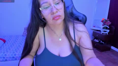 Snapshot of esmeralda_milf1 chatting on September 2025 02:00:02 PM esme online show from September 2025 02:00:02 PM