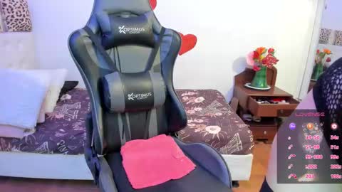 Snapshot of esmeralda_milf1 chatting on February 2026 07:35:01 PM esme online show from February 2026 07:35:01 PM