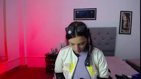 Perla online show from November 2025 06:22:01 AM