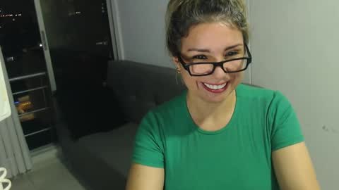 Snapshot of esperanza86_ chatting on December 2024 12:00:02 AM Juliana online show from December 2024 12:00:02 AM