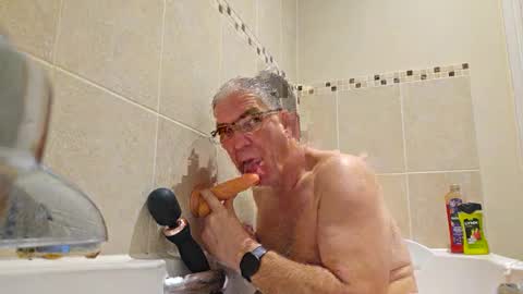 Snapshot of essexb0y chatting on December 2024 07:35:02 AM EssexB0y online show from December 2024 07:35:02 AM