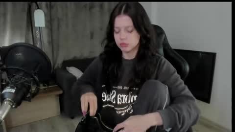 esteria online show from December 2024 09:22:01 PM