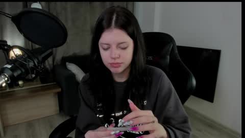 esteria online show from December 2024 09:35:02 AM