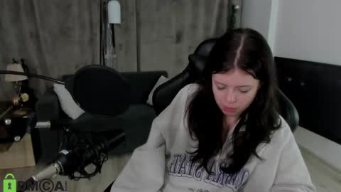 esteria online show from December 2024 04:23:02 AM