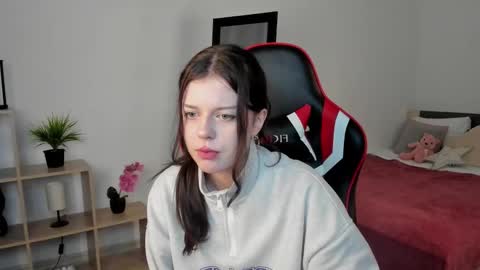 esteria online show from January 2025 07:40:01 PM